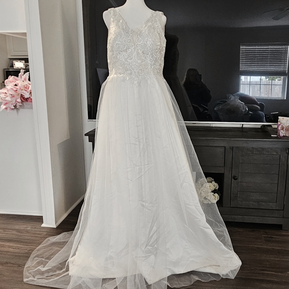 Loyeloy Size S/M White Lacey Bodice Sleeveless Tank Wedding Dress with Satin Ski